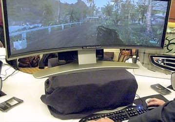 Фото дня: огромный вогнутый экран Alienware на примере игры Crysis в разрешении 2880 x 900 точек 