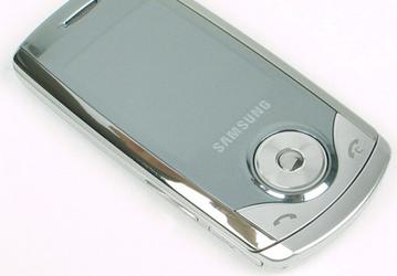 Samsung SGH-U700 – блестящий стиляга с поддержкой HSDPA