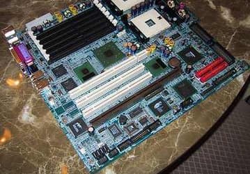 Двухпроцессорная GA-8IPXDR от Gigabyte на чипсете Plumas