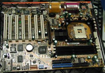 Три версии SiS645 платы P4S333 от ASUS