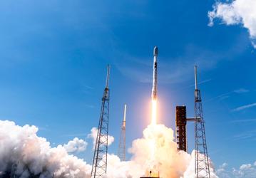 Alphabet — материнская компания Google — является крупнейшим инвестором SpaceX, но у менее в 20 раз меньше акций, чем у Илона Маска