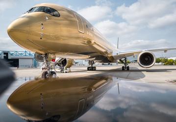 Самый блестящий самолёт Airbus: STARLUX получила огромный Airbus A350-1000 цвета жидкого золота — 16 человек красили этот лайнер 20 дней