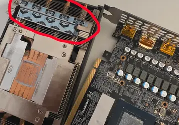 GeForce RTX 3070 «жарилась» в корпусе пять лет: видеокарта всё это время работала с заводской пленкой на термопрокладках
