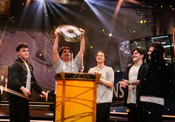 Российская команда Team Spirit в рекордный третий раз выиграла чемпионат мира по Dota 2 и забрала $3,2 млн призовых