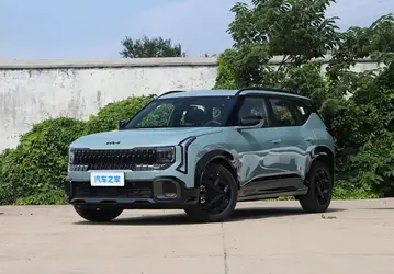 Новый Kia Seltos представлен в Китае: 200 л.с., «автомат», акустика Bose — за 150 тыс. юаней (1,9 млн рублей)