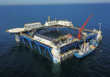 Бамбук вместо стали и пластика: Китай тестирует в море 100-киловаттную морскую солнечную платформу из бамбука