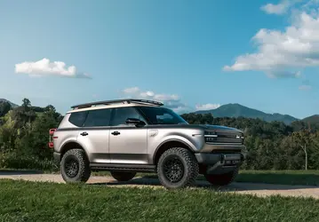 Даже находясь в кризисе Volkswagen создает крутые внедорожники: представлены Scout Traveler Mountainside и Scout Traveler Trail-Ready