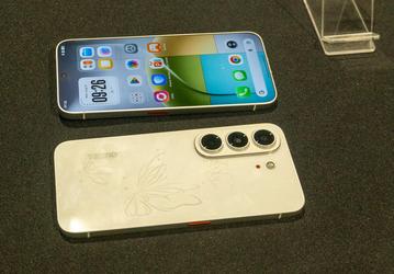 Безрамочный смартфон Tecno показали спереди и сзади. Пока что это концепт