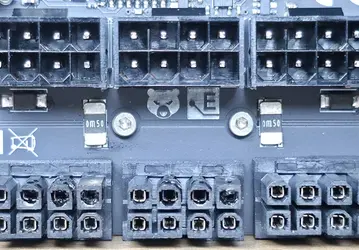 У Radeon RX 7900 XTX расплавились сразу два 8-контактных разъема питания