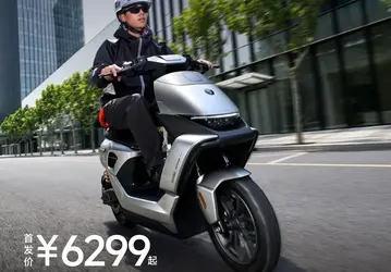 Выглядит как мопед, но сертифицирован как электровелосипед. В Китае за 940 долларов продают Ninebot Mz3 FlashRider: 400 Вт и запас хода 16,5 км