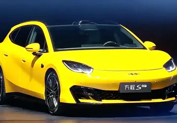 Аналог Porsche Taycan, только в разы дешевле. Представлены BYD Fangchengbao S и S GT: «дьявольские» 666 л.с., полный привод, режим дрифта — всего 240 тыс. юаней (3 млн рублей) 