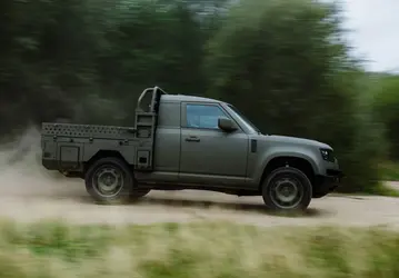 Land Rover создала Defender, на котором наконец-то можно съехать с асфальта