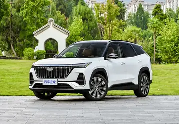 Самый популярный бензиновый автомобиль Китая — Geely Atlas — станет лучше. 24 сентября представят Geely Atlas L: 313 л.с. и расход всего 4,67 л/100 км