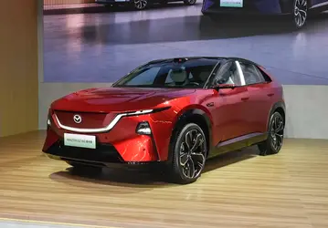 Mazda представила кроссовер CX-6e Laser Edition 2027: 258 л.с., запас хода до 600 км, лидар и топовое оснащение — 167 тыс. юаней (2,1 млн рублей)