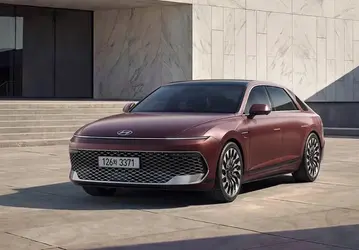 Флагман Hyundai приехал в Россию: обновленный пятиметровый Grandeur оценили в 6,89 млн рублей