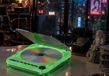 Японцы воскресили CD-плеер и научили его светиться ночью. Представлен Pixel Tunes After Hours — СD-плеер за $85 с поддержкой Bluetooth 5.3 и зарядкой по USB-C