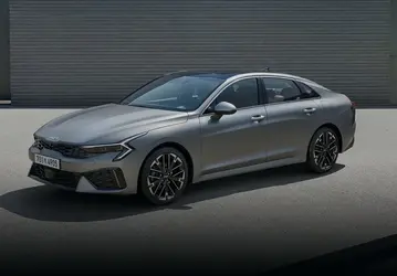 Обновленный Kia K5 начали продавать в России: гибрид, «автомат» и цена 4,95 млн рублей