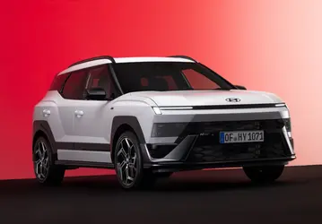 Tucson на минималках. Представлен совершенно новый Hyundai Bayon, и он впервые получил гибридную систему