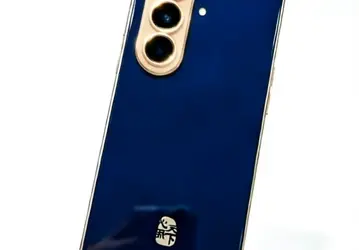 Новый флагман Samsung W27 показали на фото