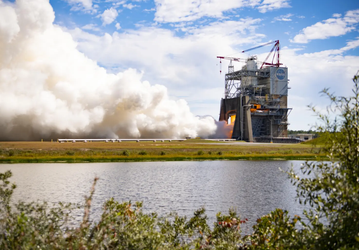 NASA испытало двигатель лунной ракеты SLS на 111% мощности