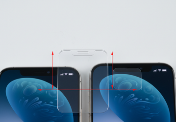 Уменьшенную чёлку iPhone 13 сравнили с вырезом в дисплее iPhone 12 на живых фото