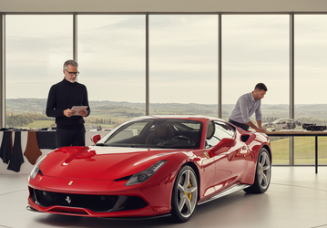 Ferrari объявляет о сотрудничестве с сэром Джони Айвом и Марком Ньюсоном