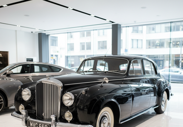 В России за 20 млн рублей продают редчайший Bentley S1 — это почти точная копия Rolls-Royce Silver Cloud