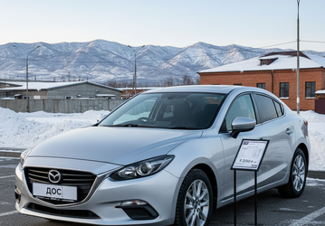 Японская Mazda 3 с автоматом за 1,79 млн рублей или новая Lada Vesta? В России продают 8-летнюю Mazda Axela с пробегом всего 8700 км