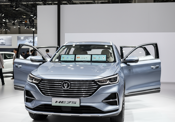 Аналог Geely Monjaro с «космическим» дизайном. В России представили Changan CS75 Plus IV поколения: 235 л.с., 8-ступенчатый «автомат» и полный привод