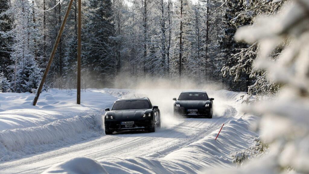 Porsche Taycan 2025 представят весной, и это будет «как совершенно новая модель». Прототипы Taycan 2025 пробежали уже 3,6 млн км в непростых условиях, фото 3