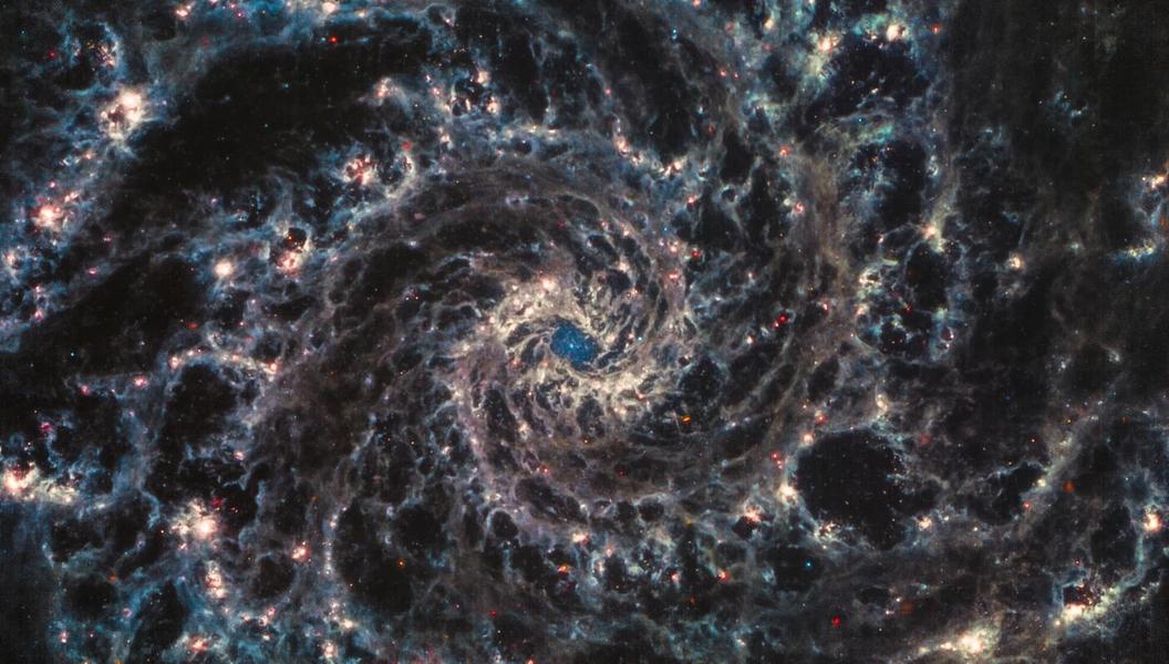 Изображение гигантской спиральной галактики NGC 628, полученное телескопом JWST.Источник: NASA / ESA / CSA / Judy Schmidt