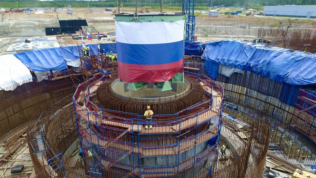 На четвёртом энергоблоке Ленинградской АЭС-2 смонтировали первое крупногабаритное оборудование