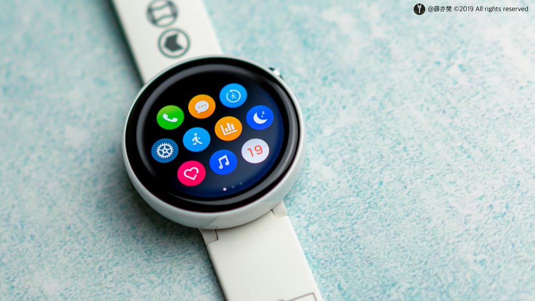 Специальная версия новинки Huami Amazfit позирует на живых фото, фото 1