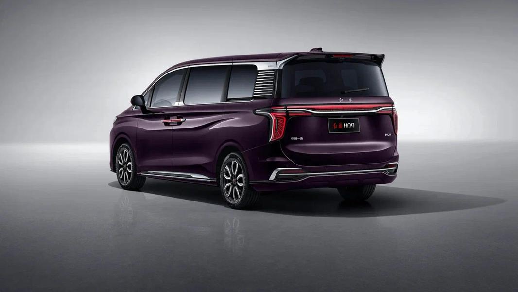 В России стартовали официальные продажи роскошного минивэна Hongqi HQ9. Он больше Toyota Alphard, с 245-сильным мотором, 8-ступенчатым автоматом и топовым оснащением, фото 3