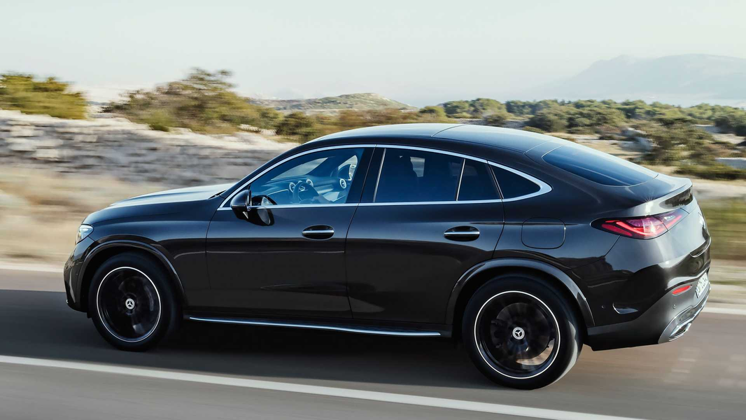 Новейший Mercedes-Benz GLC 300 4MATIC Coupe скоро поступит в салоны. Названы цены, фото 2