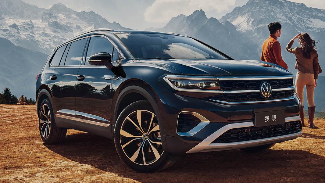 В России сильно подешевел самый крупный кроссовер Volkswagen. Цена Volkswagen Talagon по сравнению с прошлым годом снизилась на 1,5 миллиона рублей, фото 1