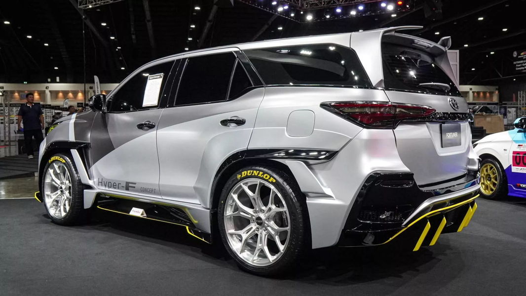 Семиместный Toyota Fortuner превратили в спортивный четырехместный Toyota Hyper-F, фото 2