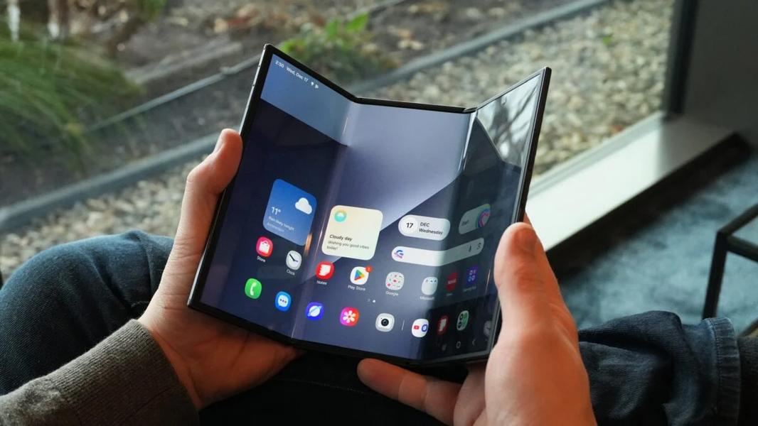 Складываемый втрое смартфон Samsung Galaxy Z TriFold не стал провалом? Компания готовит второе поколение смартфона