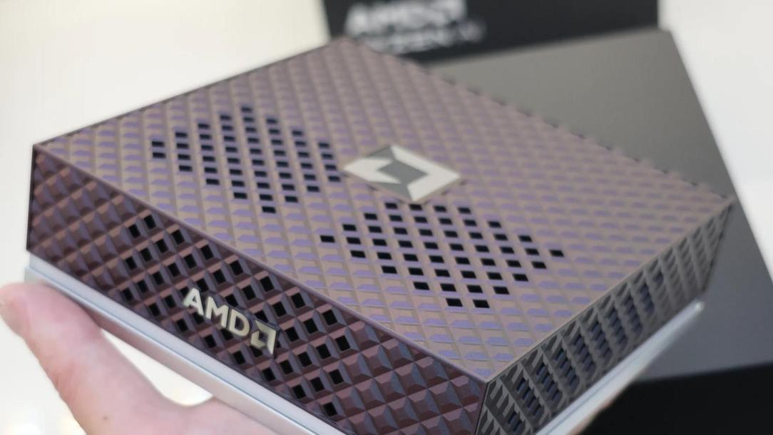 "AMD Ryzen AI Halo - это фантастический мини-ПК для локального ИИ". Авторы Phoronix протестировали новинку AMD за 4000 доллар