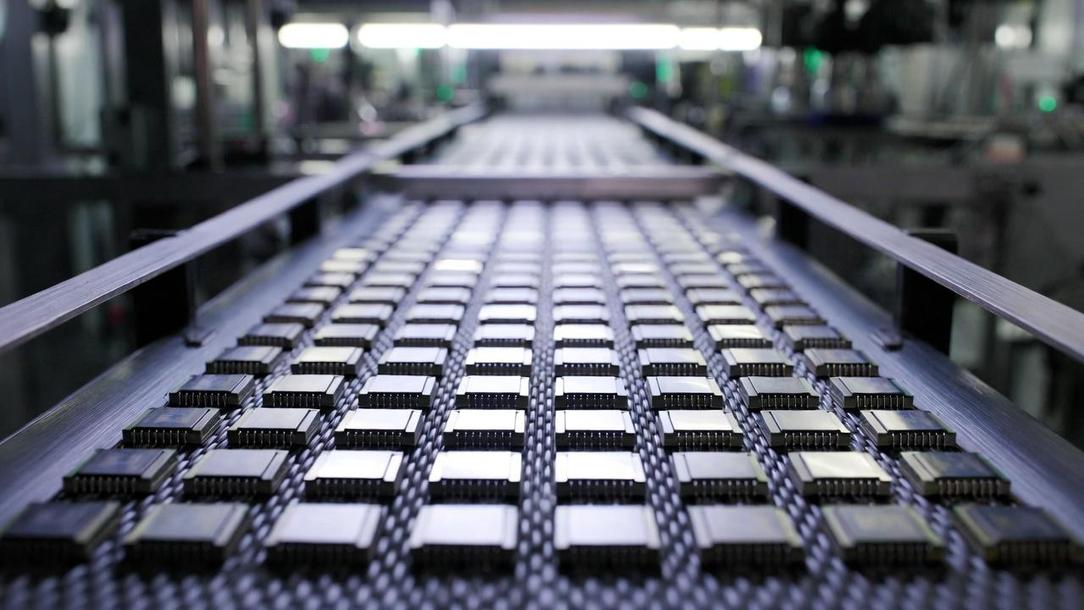 Несмотря на катастрофу на рынке памяти, Samsung и Hynix планируют занять "осторожную" позицию относительно вопроса расширения