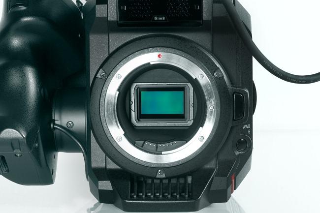 Компактная ручная кинокамера Panasonic EVA1, фото 8
