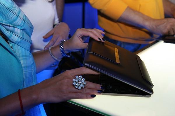 ASUS Padfone представляет собой трансформер или матрешку