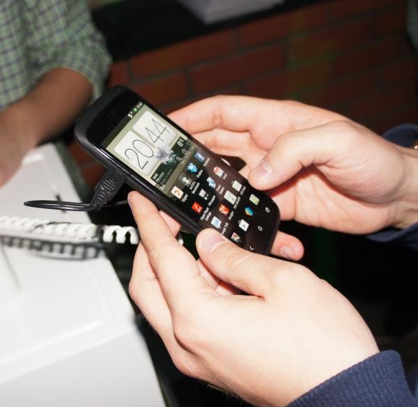 Презентация смартфонов HTC One