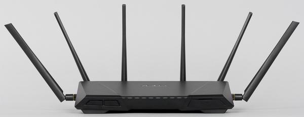 Внешний вид Asus RT-AC3200 Внешний вид Asus RT-AC3200
