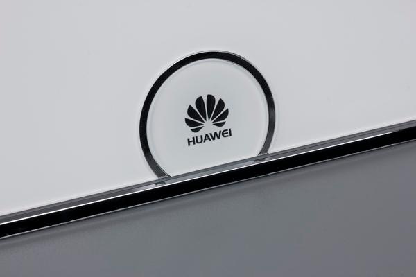 Внешний вид Huawei WS880 Внешний вид Huawei WS880