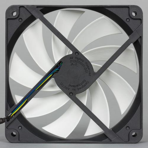 Arctic Freezer i32, вентилятор