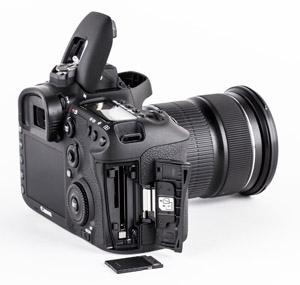 Зеркальная фотокамера Canon EOS 7D Mark II, флагман зеркалок APS-C:, фото 4