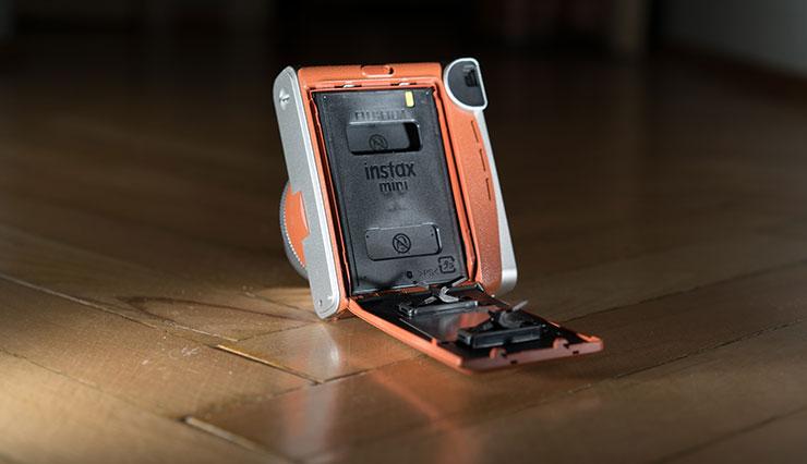 Фотокамера Fujifilm instax mini 90 Neo Classic с мгновенной печатью снимков