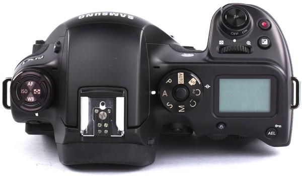 Беззеркальная фотокамера Samsung NX1 формата APS-C со сменными объективами:, фото 4