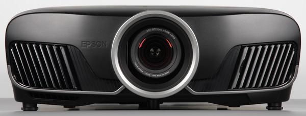 Проектор Epson EH-TW9300, лицевая поверхность Проектор Epson EH-TW9300, лицевая поверхность